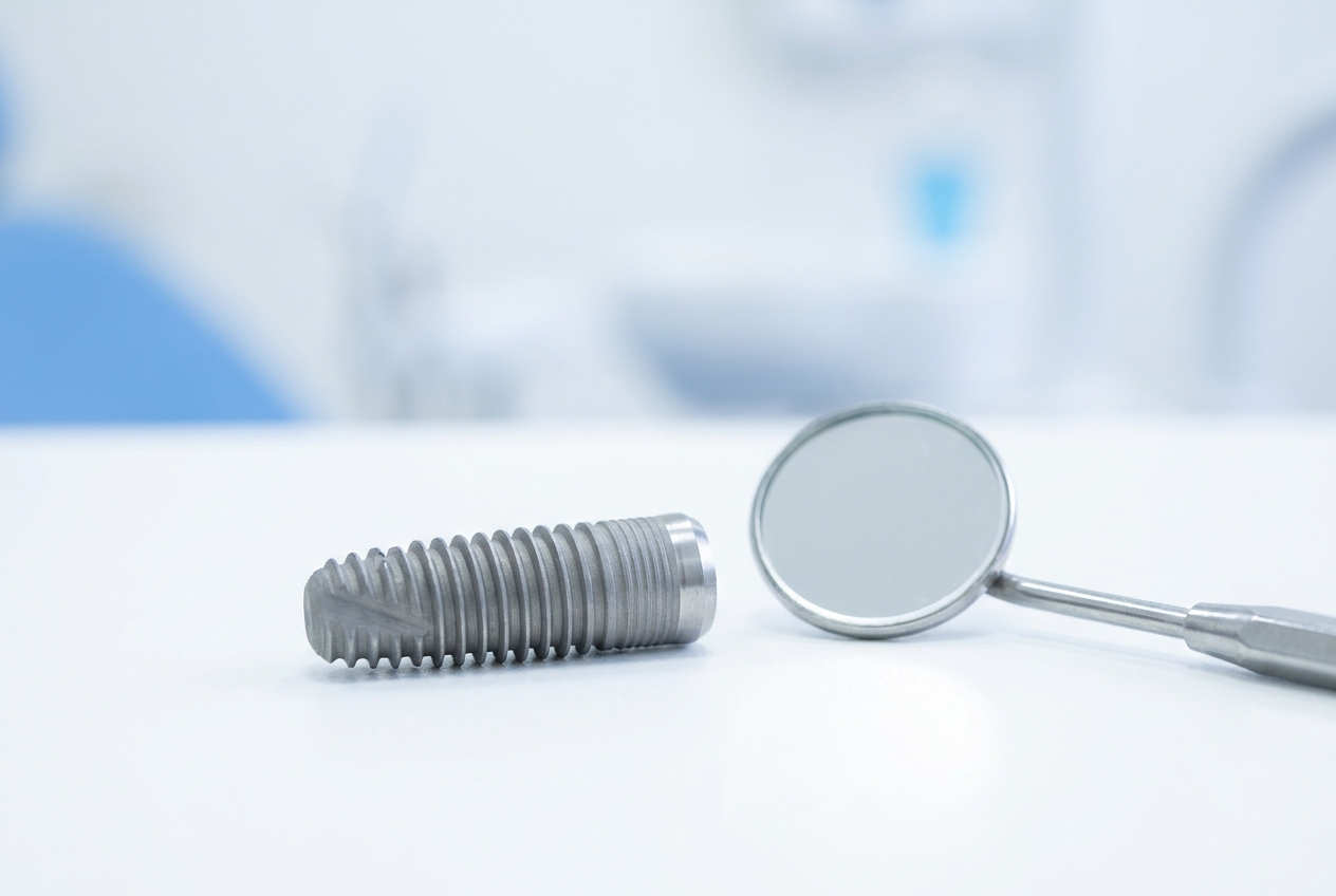 Implante dentário de titânio em fotografia de produto